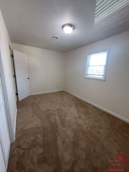 Building Photo - 500 Skyline Dr
