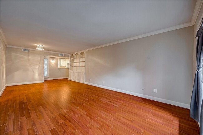 Building Photo - 12967 Trail Hollow Dr