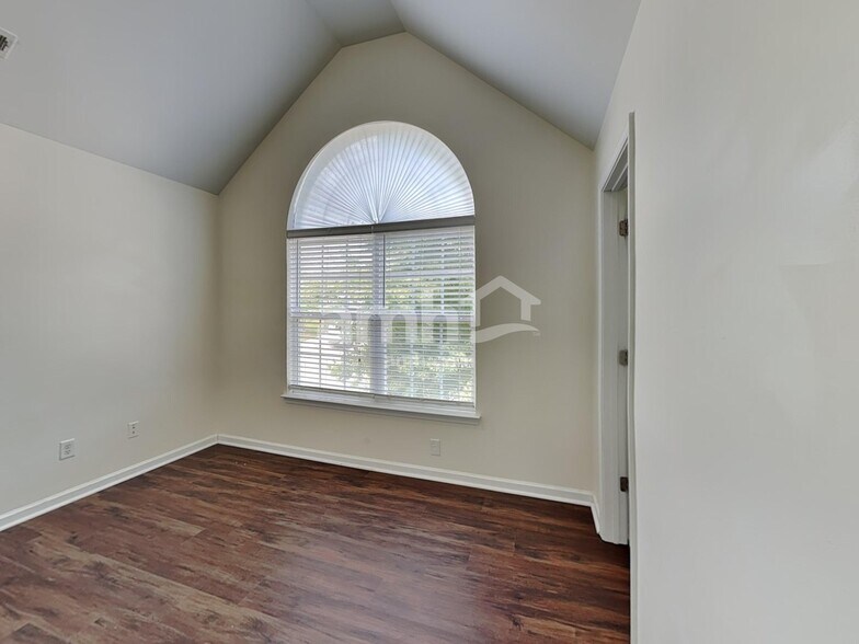 Building Photo - 1649 Woods Ln
