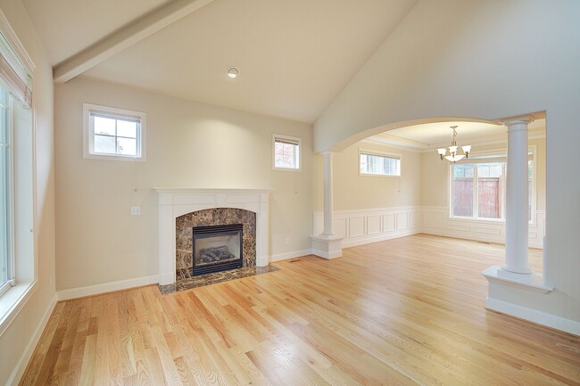 Building Photo - 4bd/2.5ba Lynnwood House
