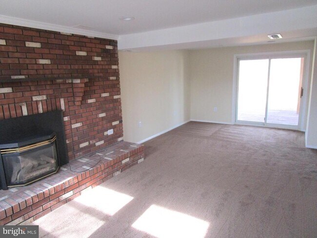 Building Photo - 2404 Maytime Dr