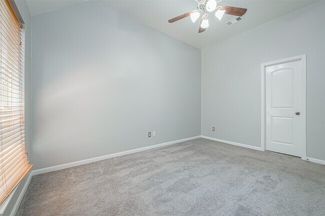 Building Photo - 6015 Hewes Point Ln