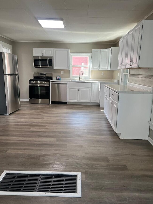 Building Photo - 2323 Ave F