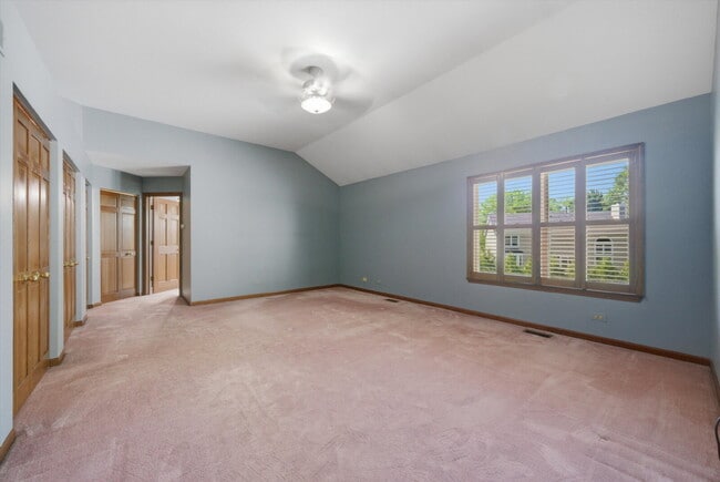 Building Photo - Spacious 4-Bedroom Home with Finished Basement and Modern Upgrades in Grayslake