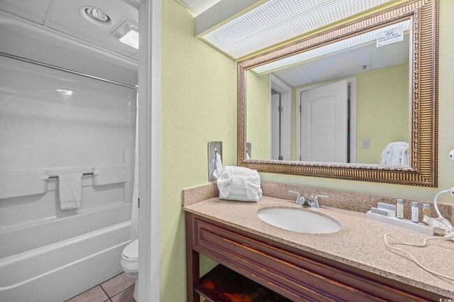 Building Photo - 6804 N Ocean Blvd