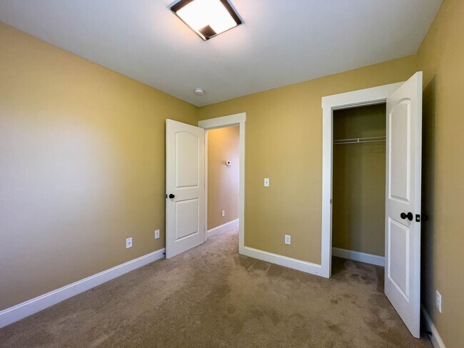 Building Photo - Charming Three-Bedroom Cottage in Oakley