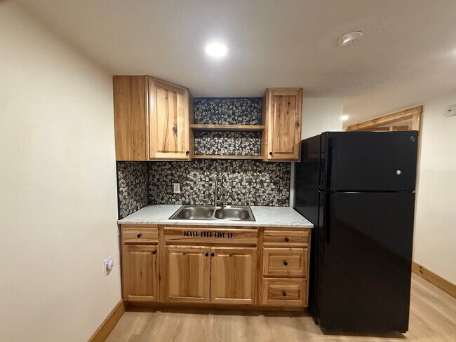 Building Photo - 192 Dorrs Corner Rd