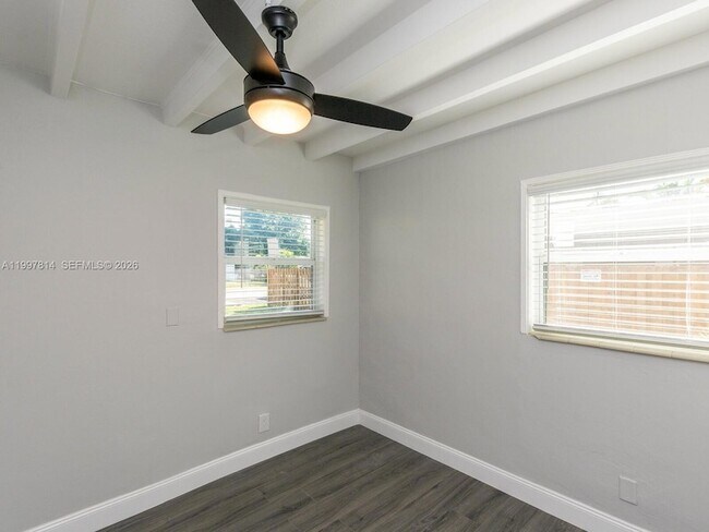 Building Photo - 1413 NW 3rd Ave