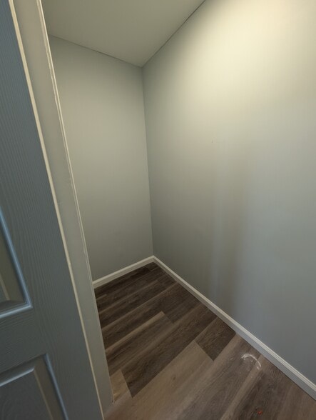 Building Photo - 27 W Notre Dame St