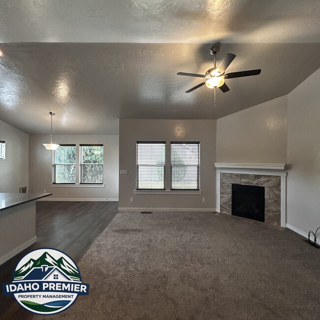 Building Photo - 1875 W Deserthawk Dr