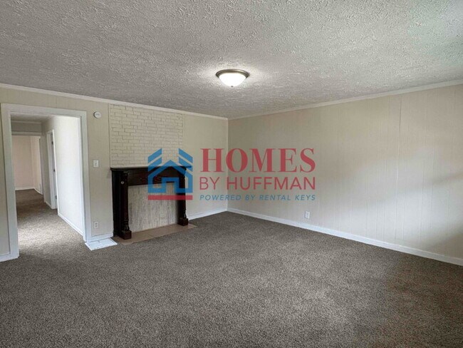 Building Photo - Three Bedroom House | Two Bathroom | Depos...