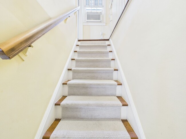 Building Photo - 307 Lexington Rd