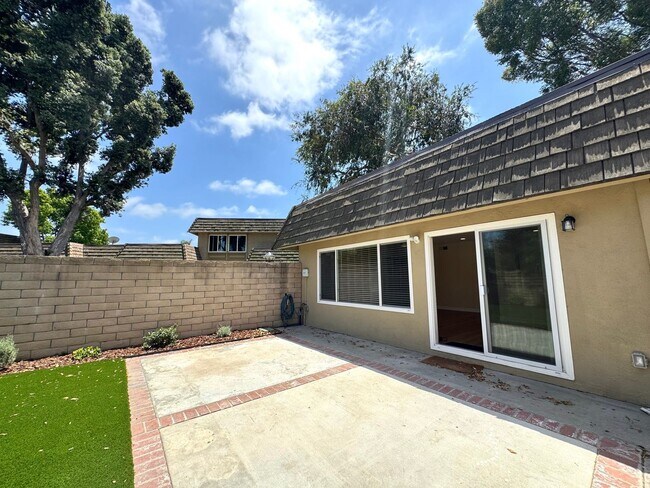 Building Photo - Beautifully Updated 3 Bedroom, 2 Bath with Private Yard