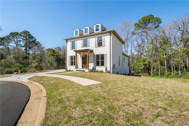 Building Photo - 5488 Hilltop Dr N
