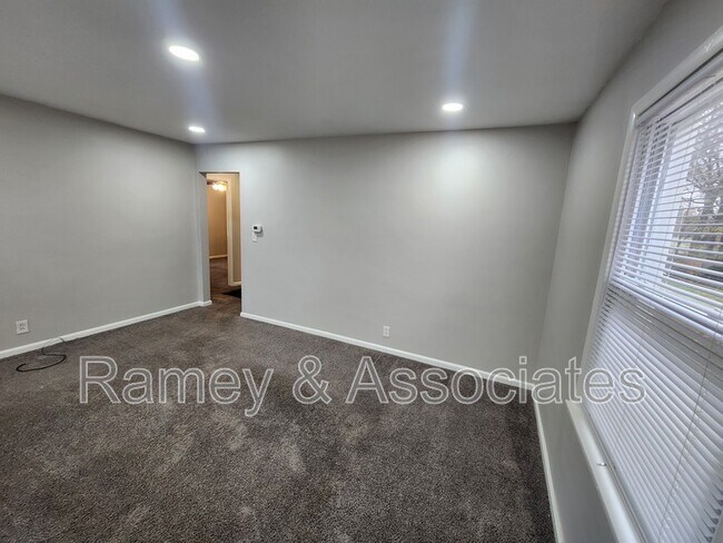 Building Photo - 2306 S 36th St