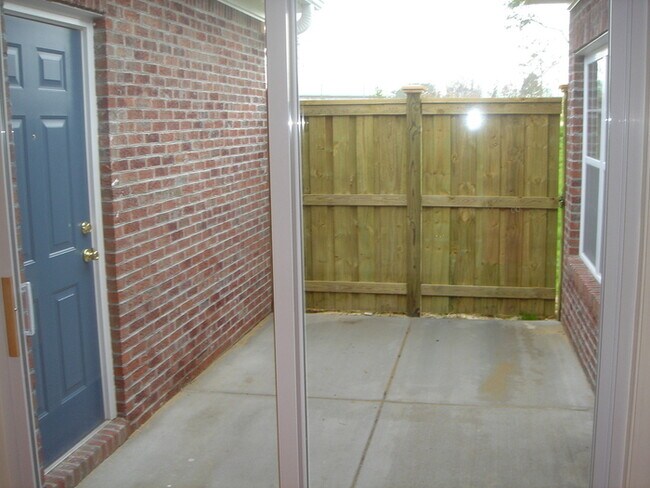 Building Photo - Independence South Brick Townhouse Community next to Golf Course w/ Patio, Nice Master, Vaulted C...