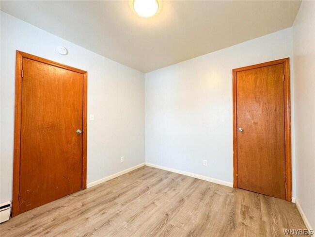 Building Photo - 1953 Falls St