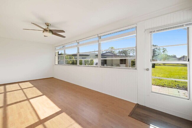 Building Photo - Lakewood - just 10minutes to Downtown Naples!