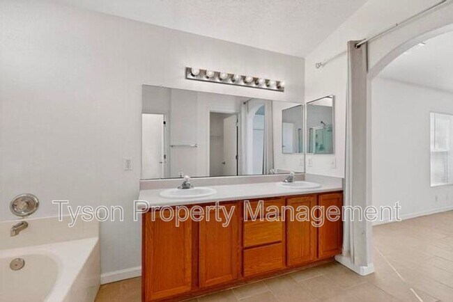 Building Photo - 4740 Jessica Dr NE