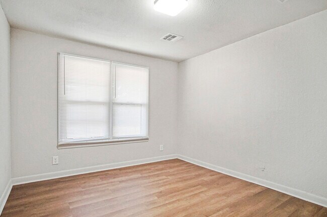 Building Photo - 3009 SE 18th St