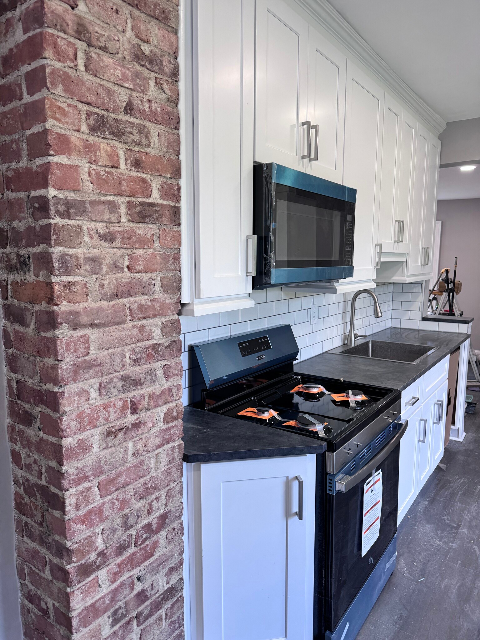 Kitchen - 857 Sherman Ave