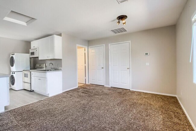 Building Photo - 5323 E Taylor St