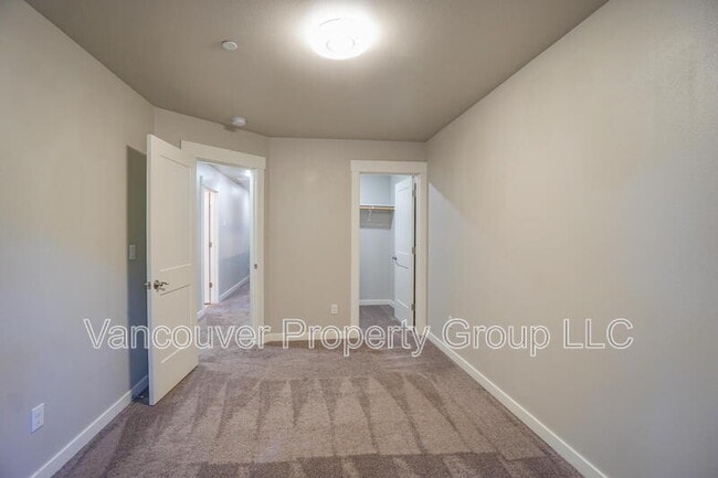 Building Photo - 2429 NE 54th St