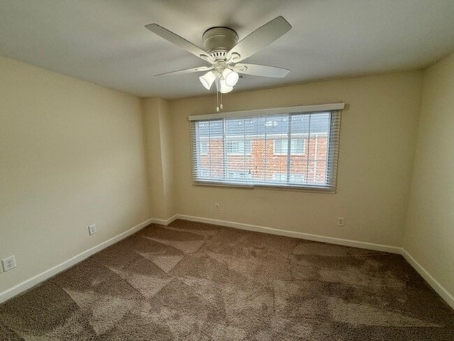Building Photo - 1348 Green Oaks Ln