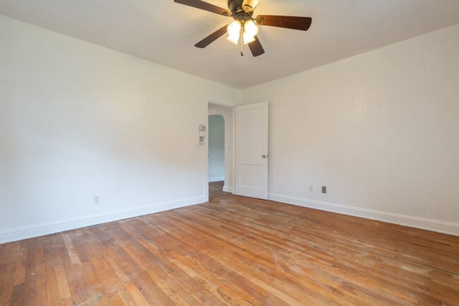 Building Photo - MOVE IN READY 3 Bedroom in Chesapeake!