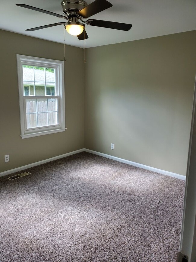 Building Photo - 4 Bed 2 bath newly remodeled