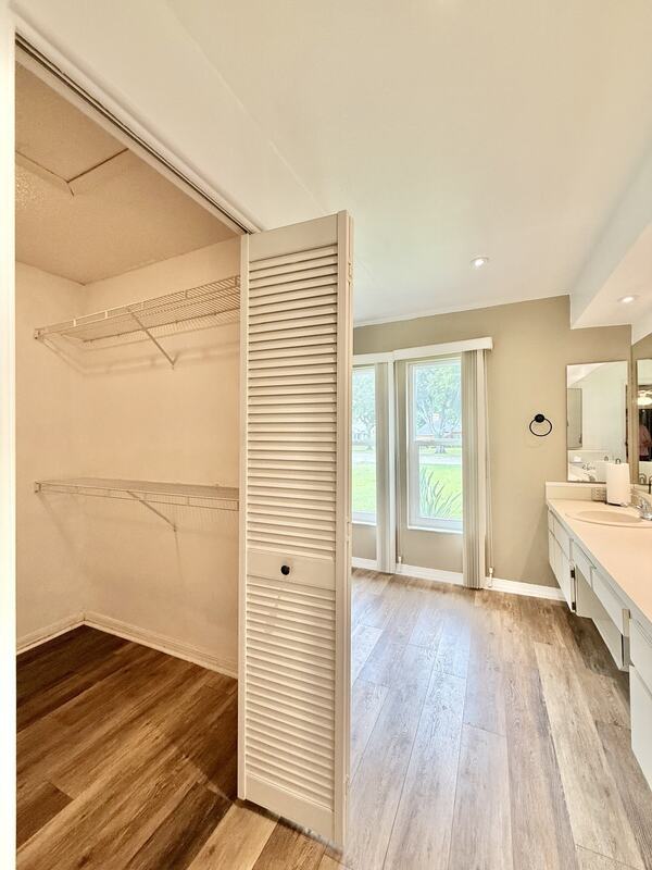 Building Photo - 13642 Dunwoody Ct