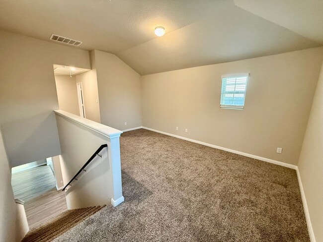 Building Photo - Modern Comfort and Stylish Living