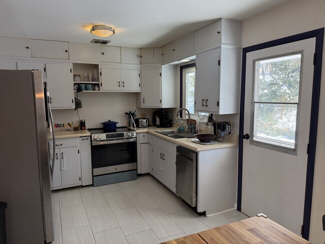 Building Photo - 531 Hillside Ave