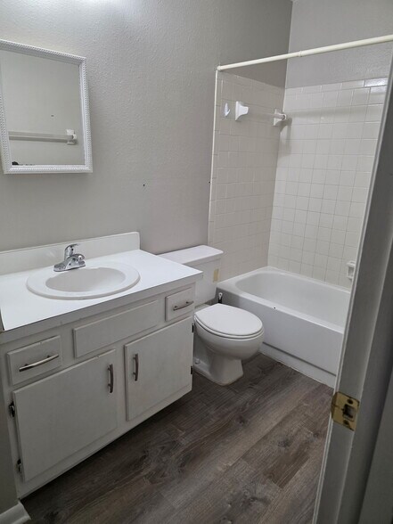 Building Photo - 2031 Pine Chace Ct