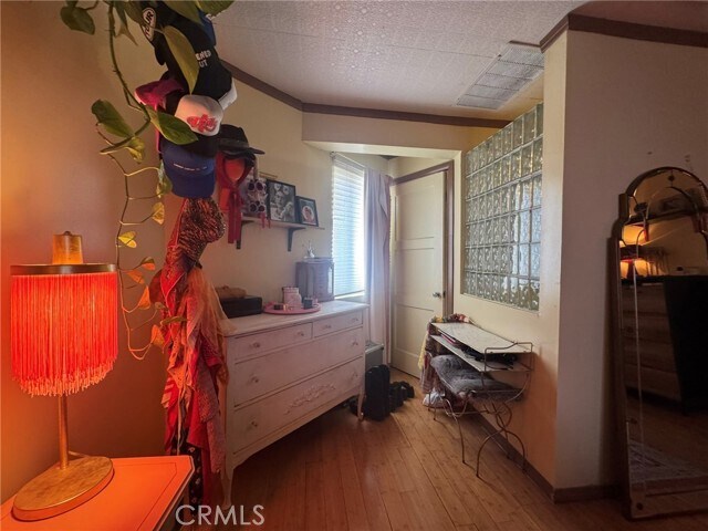 Building Photo - 428 N Hollywood Way