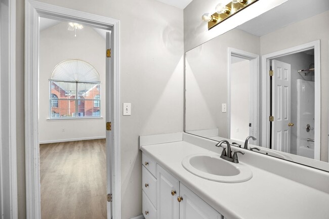 Building Photo - 4 Bedroom 2 Bath Townhouse in Pelham