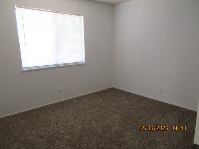 Building Photo - Beautiful and Spacious 4bd 2ba