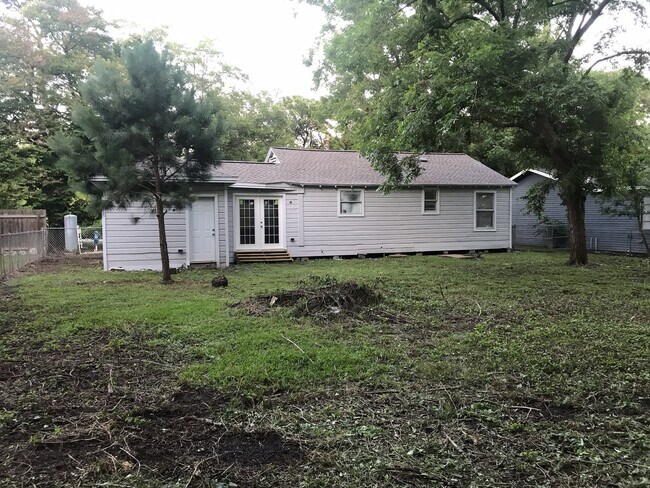 Building Photo - beautiful just remodeled home in Jones Creek. Move In Ready!