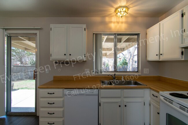 Building Photo - Charming 3 Bedroom House in a Great Location!