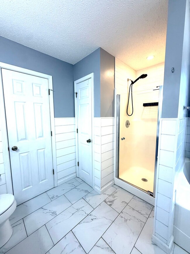 Building Photo - Charming 3 Bedroom Cape Cod