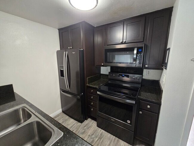 Building Photo - 5540 Lindo Paseo