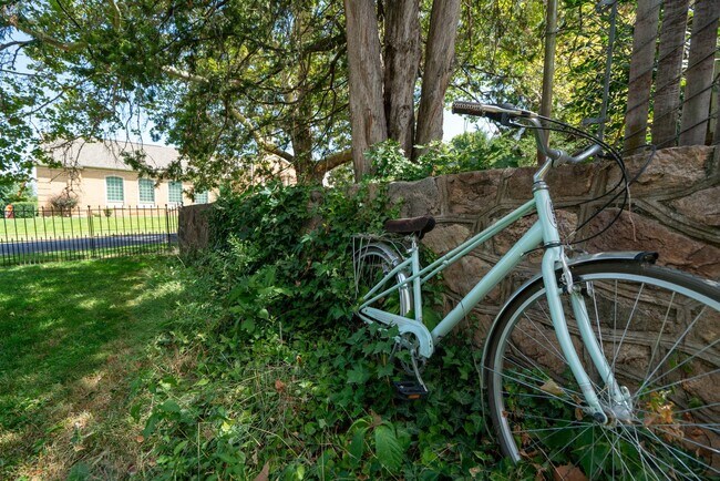 Building Photo - Charming 4 Bed, 2/5 Bath East Bench House
