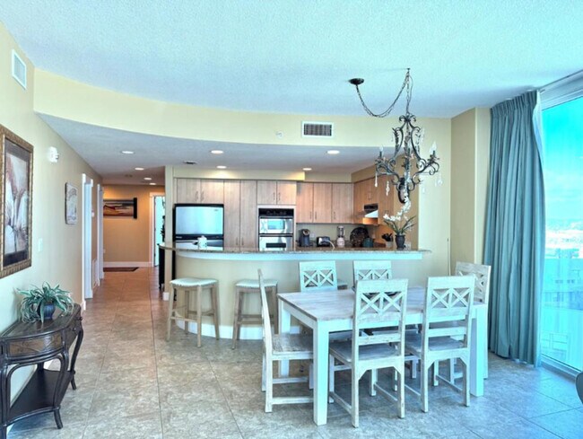 Building Photo - 521 W Beach Blvd