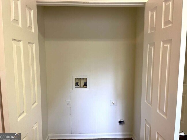 Building Photo - 7104 Merrywood Dr