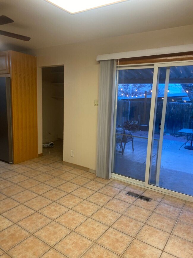 Building Photo - Beautiful 3bd home in NE Heights