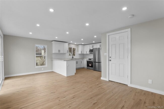 Building Photo - 8 Teatown Ct