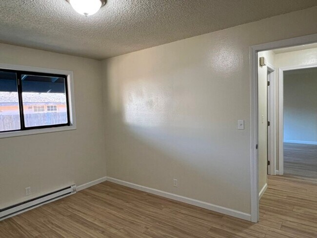 Building Photo - 2Bd/1Ba Single Story Apartment Unit - Move...