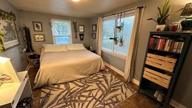 Building Photo - 4 bedroom 2 bath house in Henrico County! All appliances, laundry, central hvac, big yard