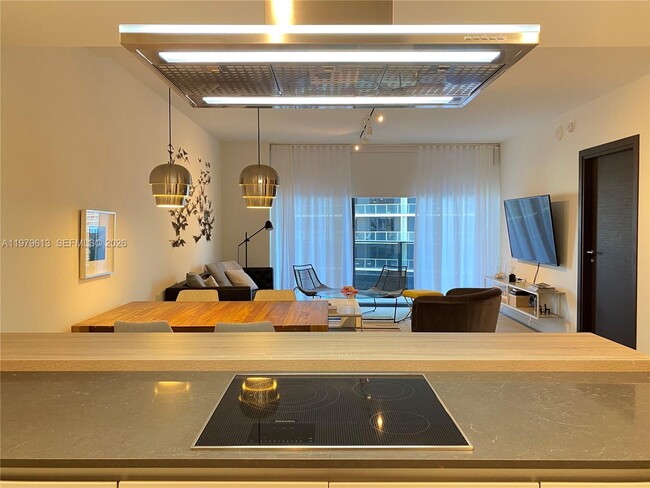 Building Photo - 1000 Brickell Plaza