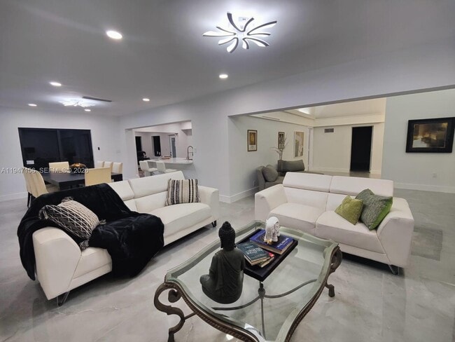 Building Photo - 5109 Banyan Ln